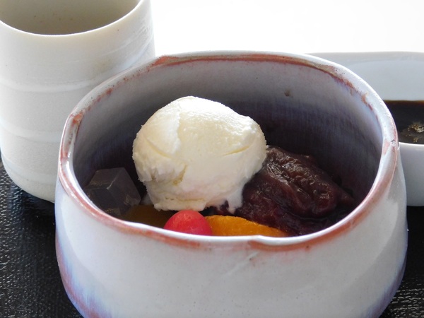 クリームあんみつ