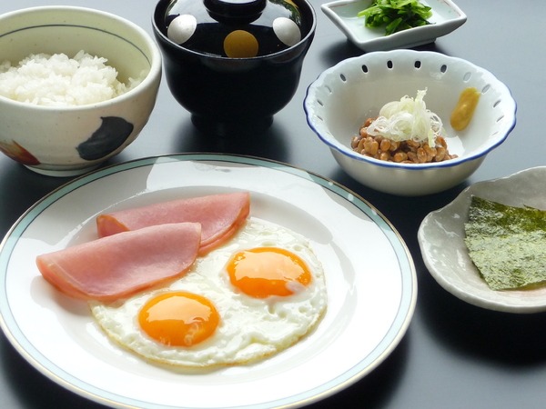 目玉焼き朝ごはん