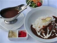 特製ビーフカレー (サラダ付き)