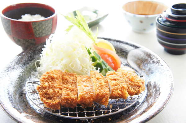 那須高原豚のロースカツ膳 (小鉢・ご飯・味噌汁・香の物付)