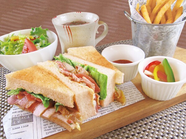 ローストチキンと玉子のクラブハウスサンド