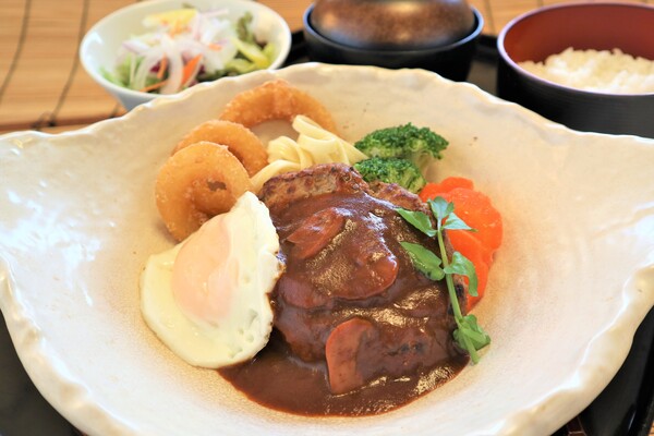 手作りハンバーグ